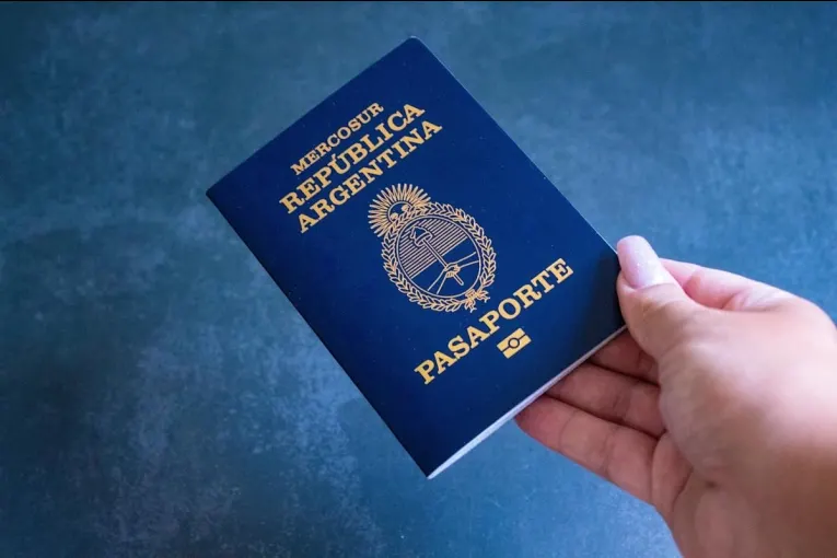 Pasaporte argentino 2026: cuánto cuesta tramitarlo y cuáles son las diferencias entre el regular, exprés y al instante