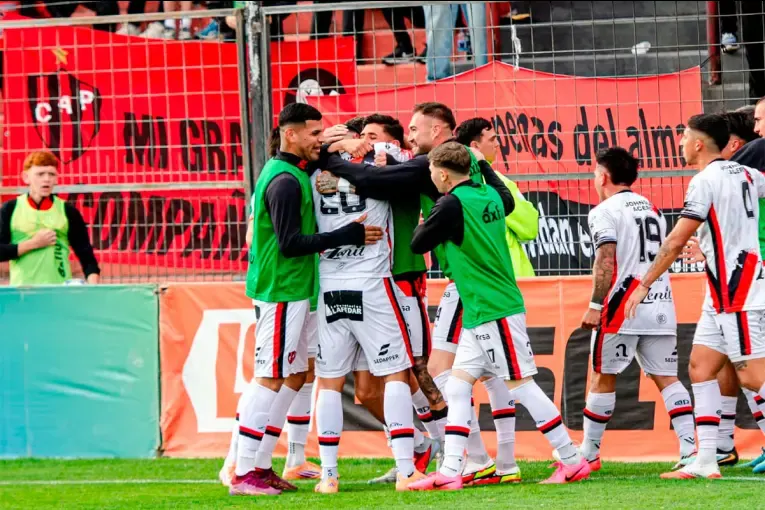 Patronato venció 2 a 0 a Güemes, se alejó del descenso y condenó a su rival al Federal A