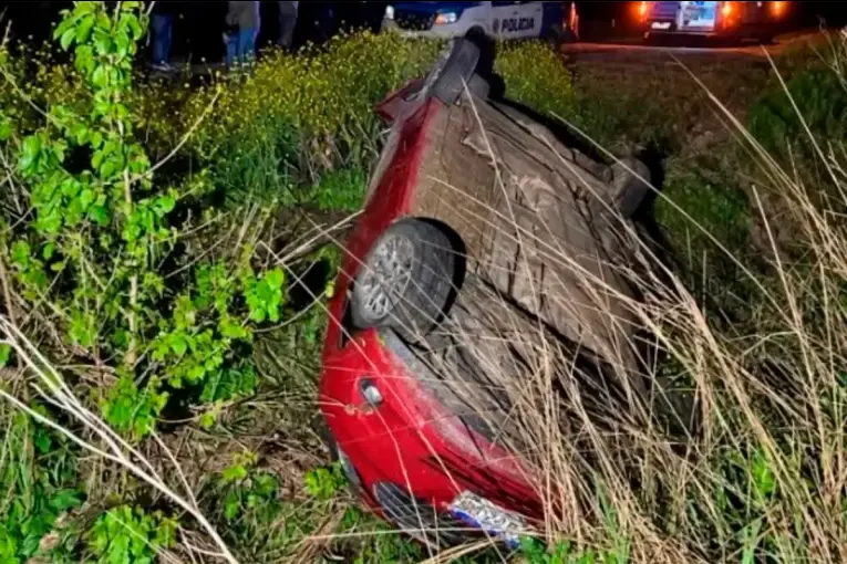 Perdió el control del auto y volcó en la Ruta 39: un ocupante fue hospitalizado