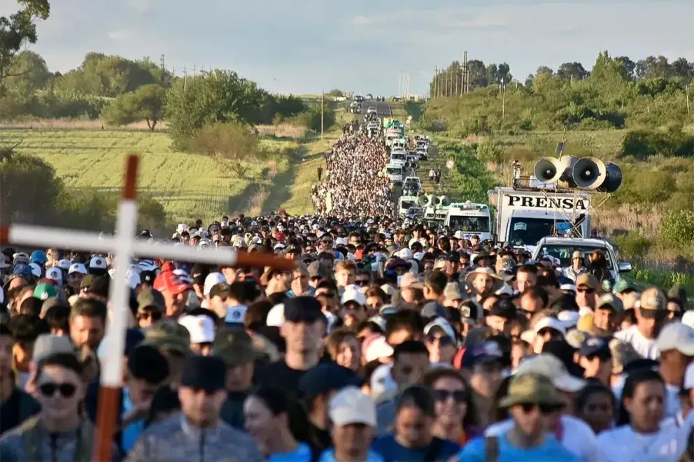 Peregrinación de los pueblos: miles de fieles completaron los 90 kilómetros