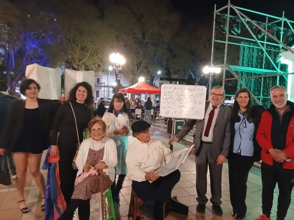 Plaza Ramírez fue escenario de una intervención teatral por el Día Mundial de la Salud Mental