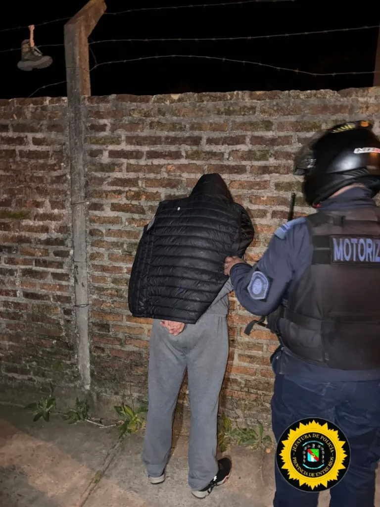 Policías con visión de rayos «X» advierten que una mochila tenía en su interior cocaína.