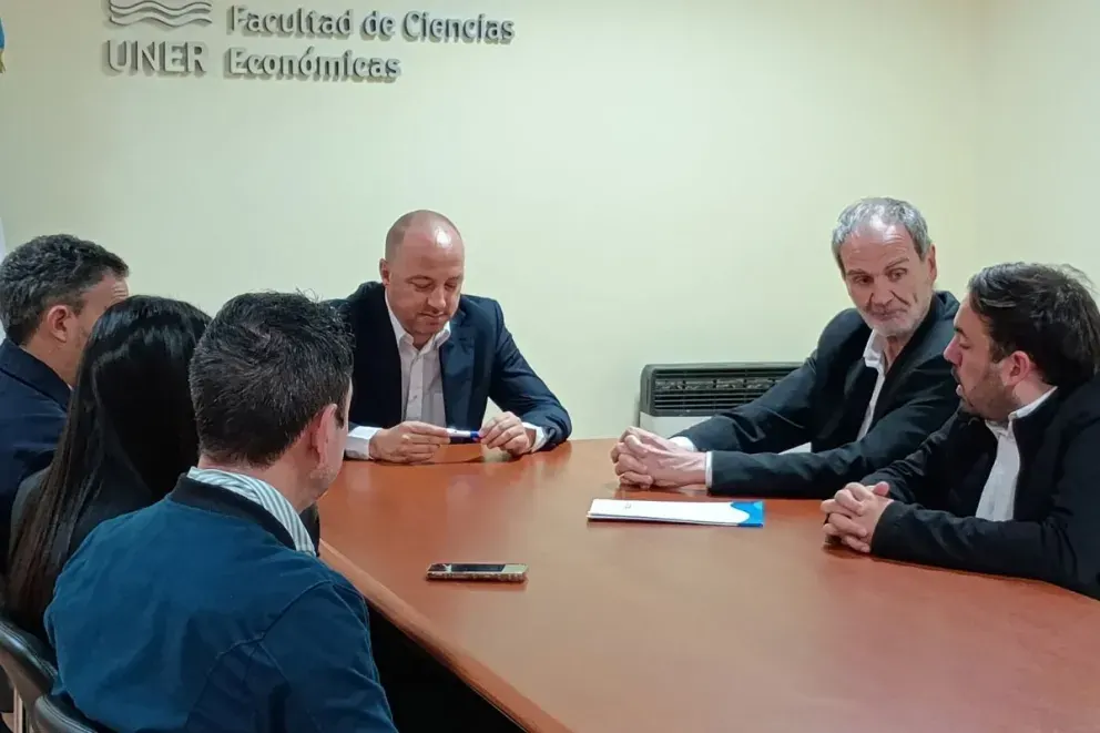 Provincia y UNER firmaron acuerdo para implementar el programa provincial de Formación Deportiva