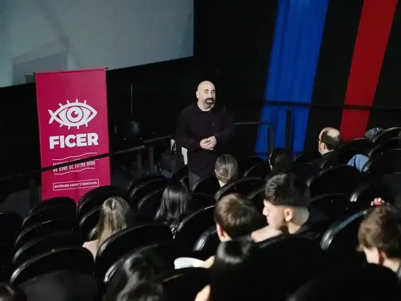 Proyectan la película Rinoceronte en secundarias de Concordia, Diamante, Paraná, San José y Villaguay