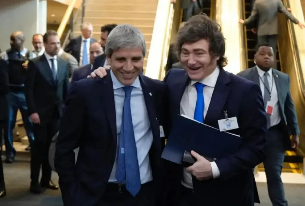 “Quedate tranquilo, no voy a renunciar”: la respuesta de Caputo en redes sociales después del respaldo del Presidente