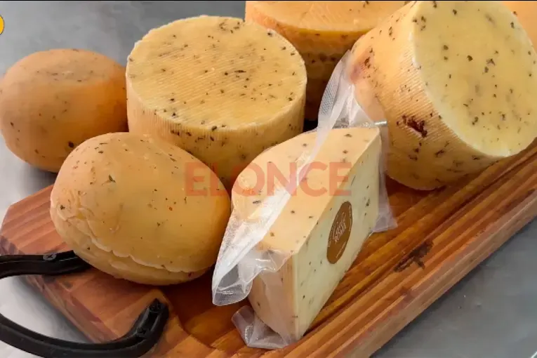Quesos artesanales: una pareja creó cinco sabores y sueña con tener su propio local