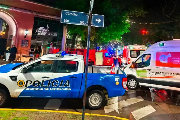 Quince heridos al caer el entrepiso de un bar de Paraná: siete fueron llevados al hospital