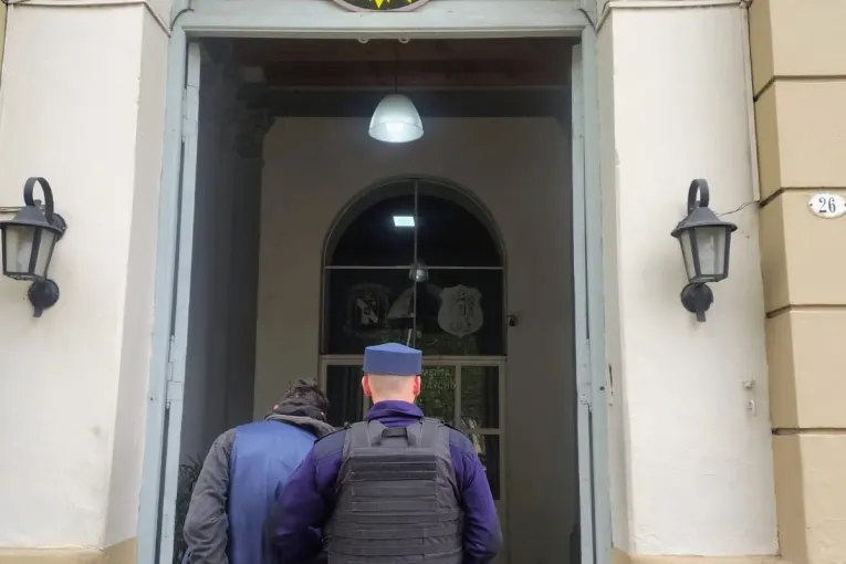 Quiso robar en una panadería, pero lo descubrieron y terminó detenido