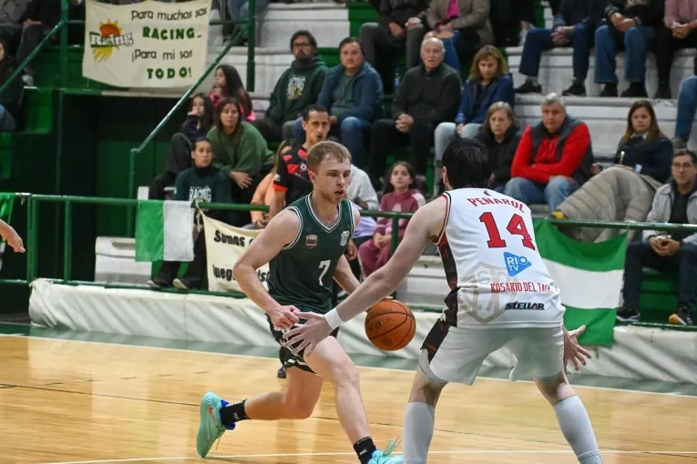 Racing ganó en Gualeguay y se metió en los playoffs