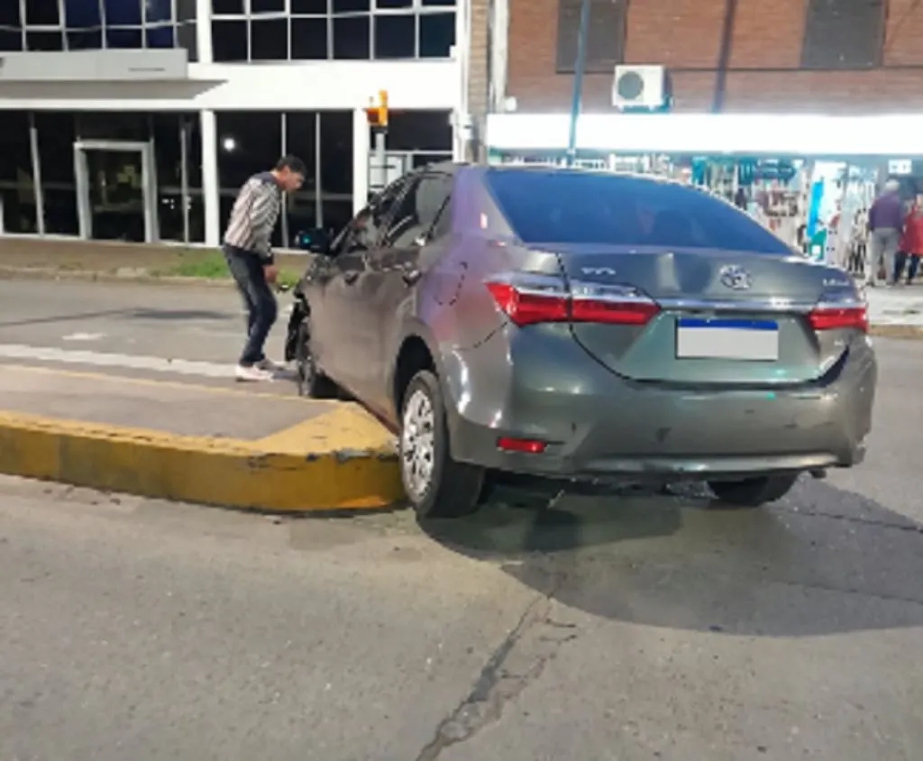 Realizó una mala maniobra y chocó contra la puntera