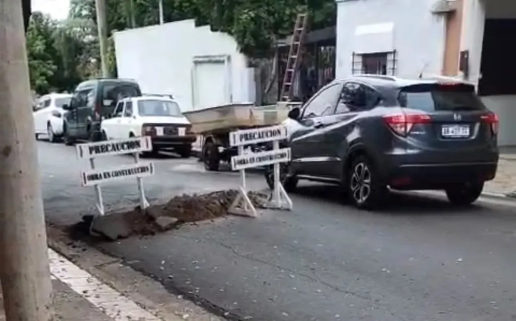 Reclaman por un pozo que representa un peligro para el tránsito en calle Belgrano