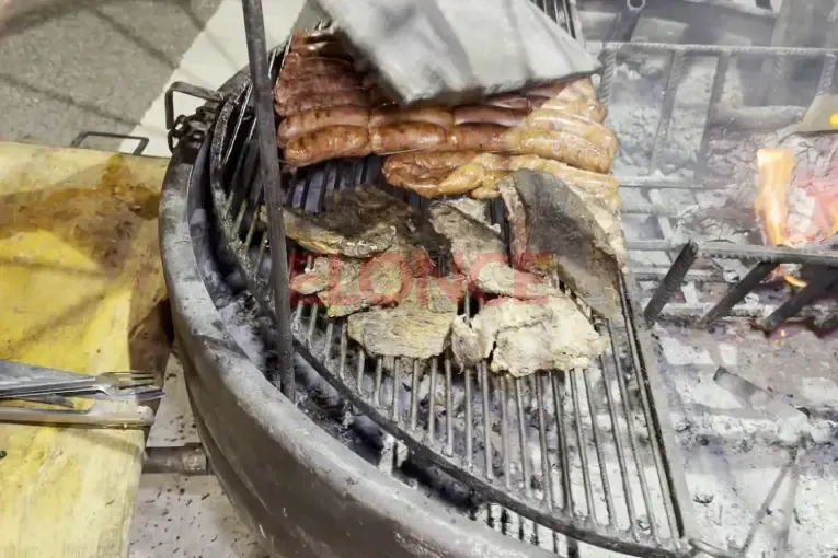 Recorrido por el patio gastronómico del Puerto Nuevo: sabores regionales, música y familias en el cierre de Diseña Paraná