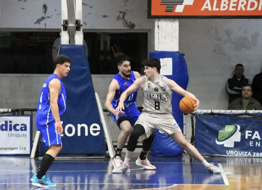 Regatas Uruguay y Parque Sur se enfrentan por la Liga Provincial de Mayores