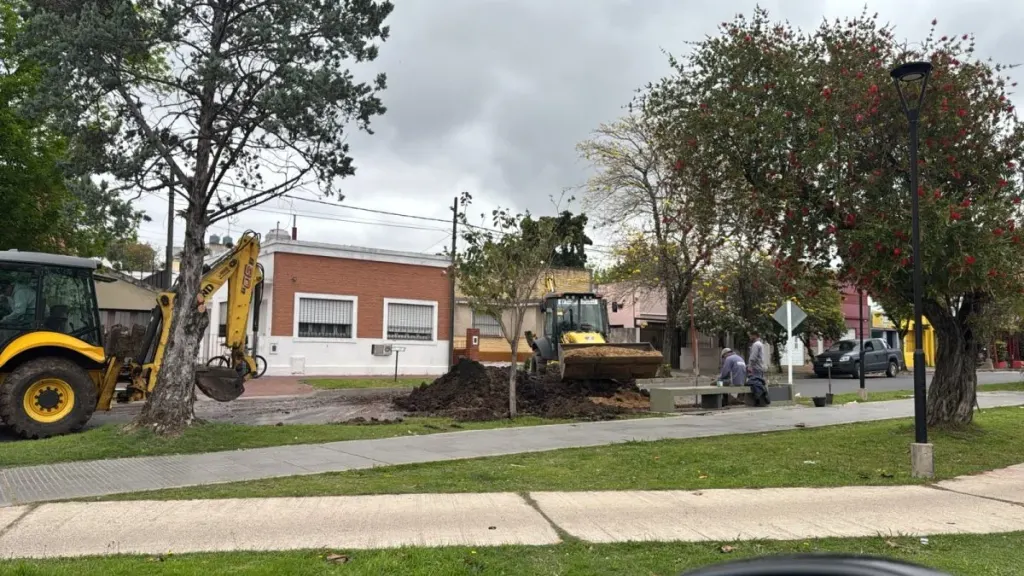 Reparan un caño de agua de 355 milímetros en Boulevard Yrigoyen