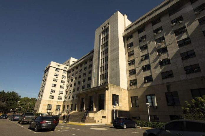 Revocaron el sobreseimiento de la mujer acusada de cambiar a su hija por una casa