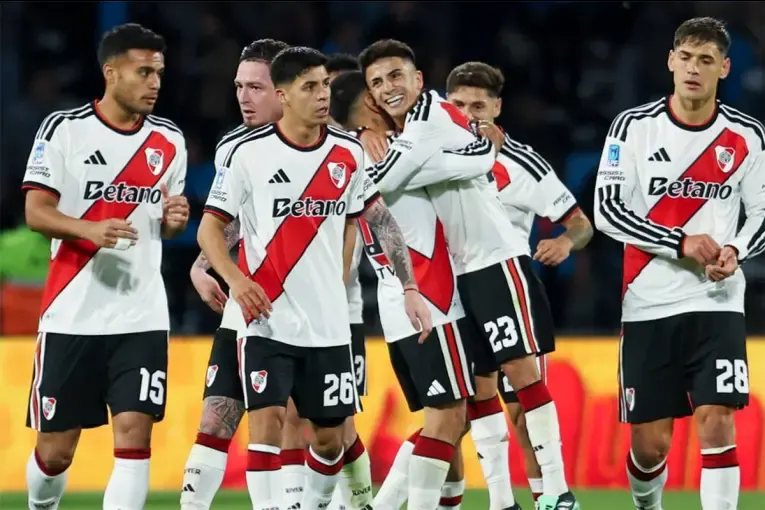 River goleó a Belgrano en el Kempes y se metió en zona de clasificación
