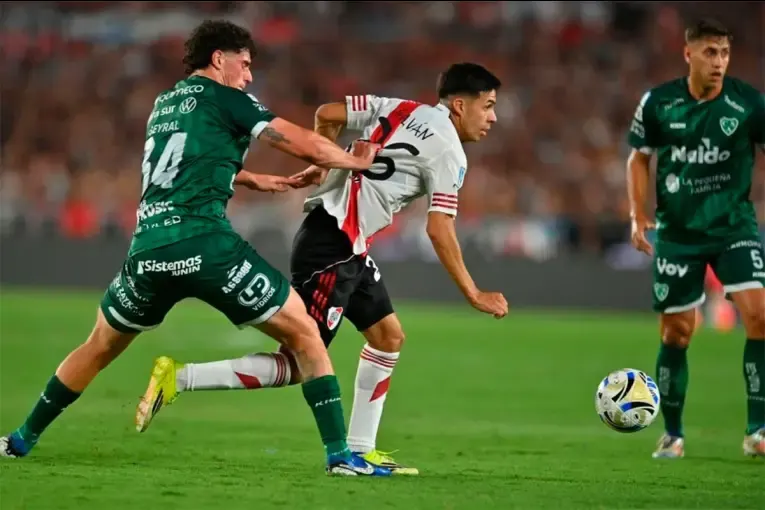 River pierde 1 a 0 con Sarmiento y se aleja de la zona de clasificación del Torneo Clausura
