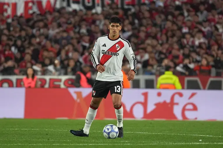 River Plate le gana a Racing en el Monumental en uno de los clásicos de la fecha 14