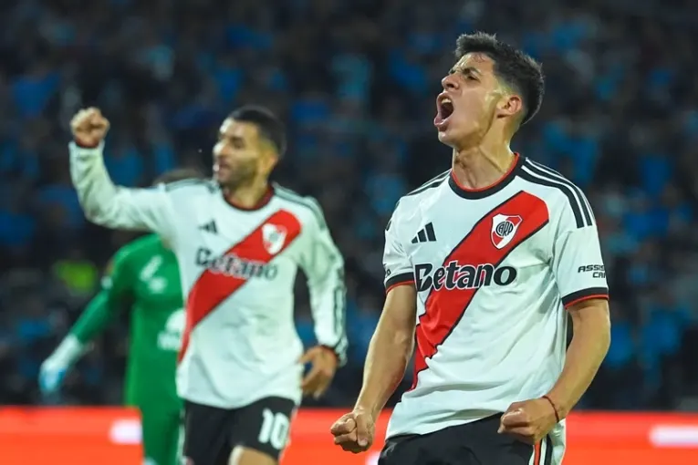 River va por la estocada final ante un Racing que atraviesa su peor crisis en años