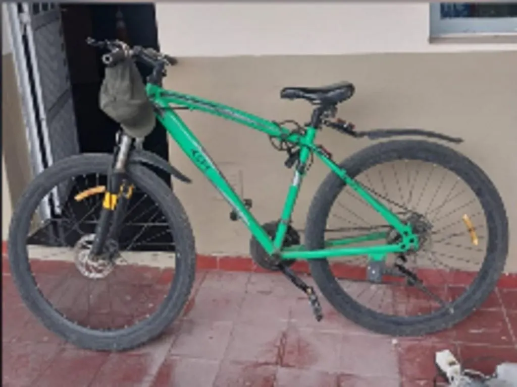 Robó bicicleta que había sido dejada en la vereda y lo detuvieron