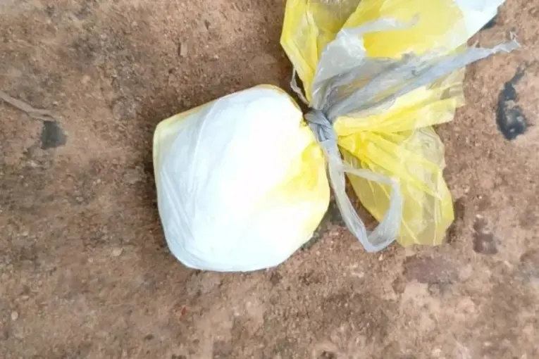 Robó una moto cayó en un control y llevaba cocaína