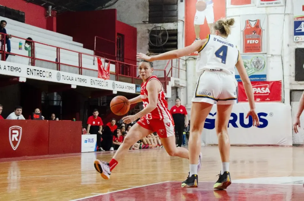 Rocamora sumó su tercer triunfo para seguir arriba
