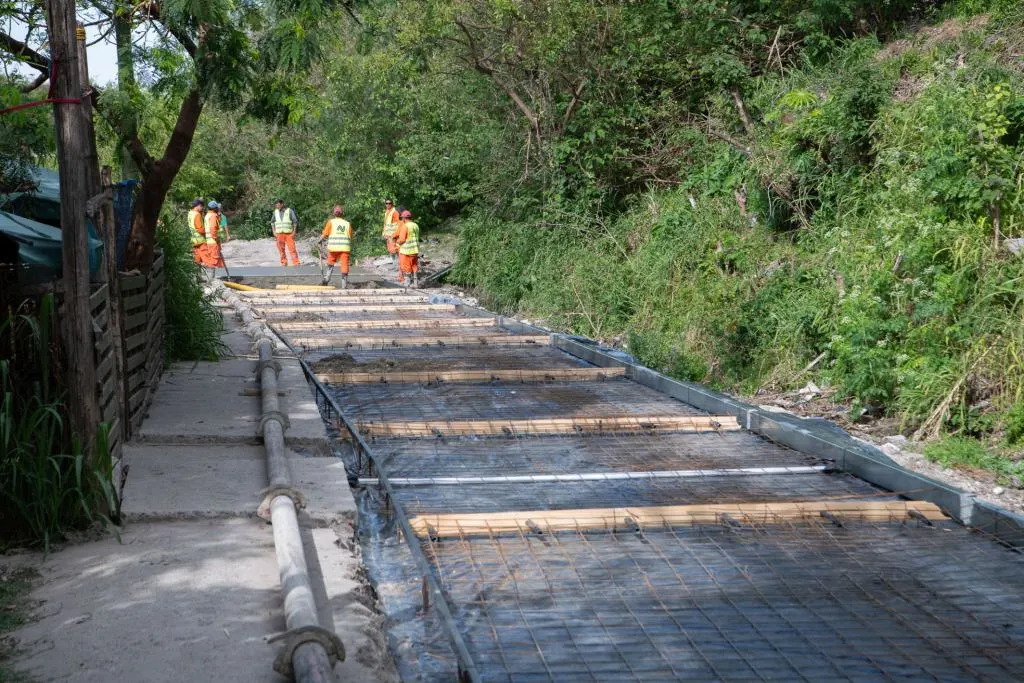Romero recorrió las obras de pavimentación de calles en Bajada Grande