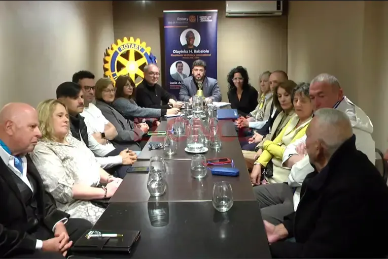 Rotary Club Paraná Plaza inauguró su nuevo salón y anunció proyectos de salud mental