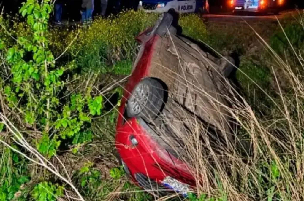 Ruta 39: Perdió el control del auto y volcó