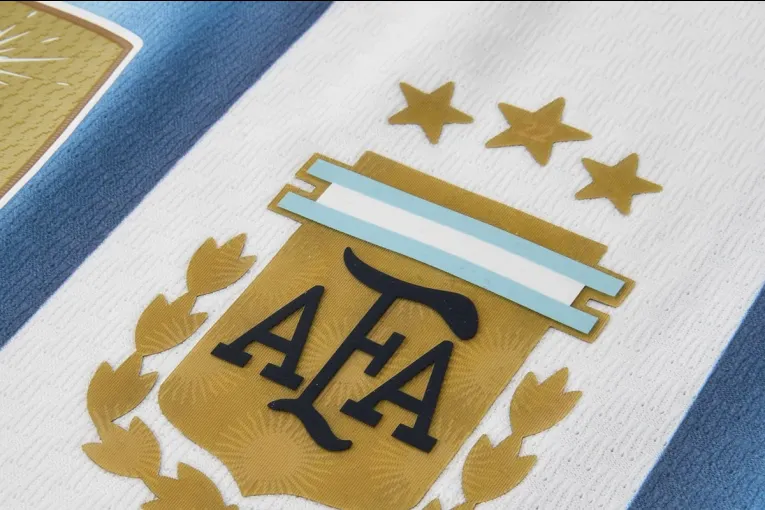 Sacerdote entrerriano denunció que fue estafado con la compra de camisetas de Argentina