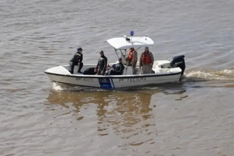 Santa Fe: hallaron un cuerpo en el río Paraná y buscan a otro hombre tras un naufragio