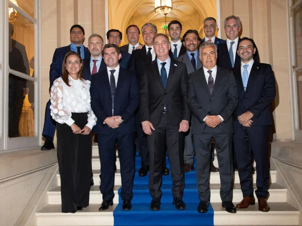 Santilli, Kicillof y otros gobernadores se cruzan en un foro de obras en medio de la negociación por las PASO y el Presupuesto
