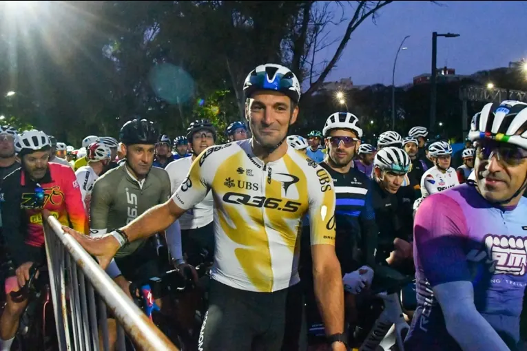 Scaloni completó los 129 kilómetros del Gran Fondo Buenos Aires