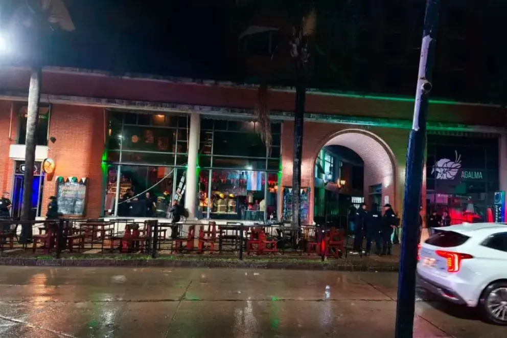 Se derrumbó el entrepiso de un bar de Paraná y hubo 15 heridos