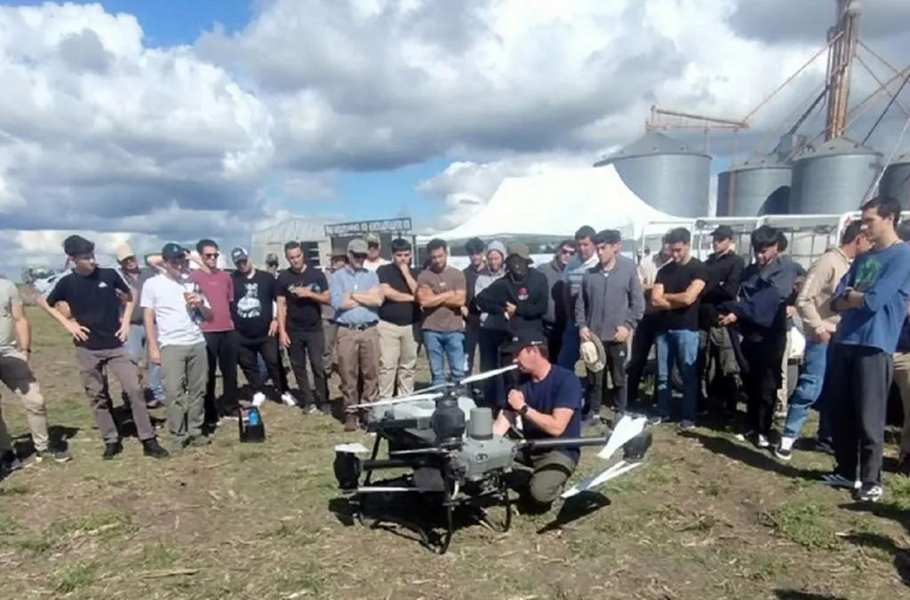 Se desarrolló en Lucas González la segunda jornada de buenas prácticas para drones pulverizadores