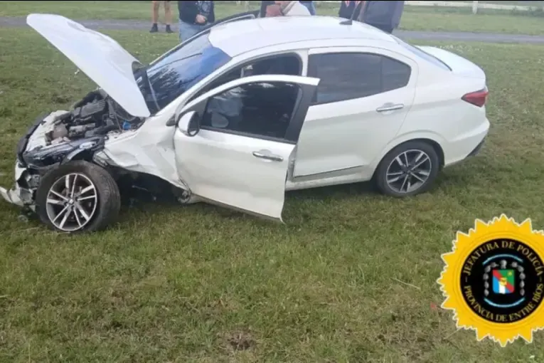 Se descompensó al volante y chocó contra dos palmeras en Villa Elisa