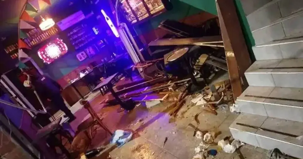 Se desplomó el entrepiso de un bar y hay 15 personas heridas