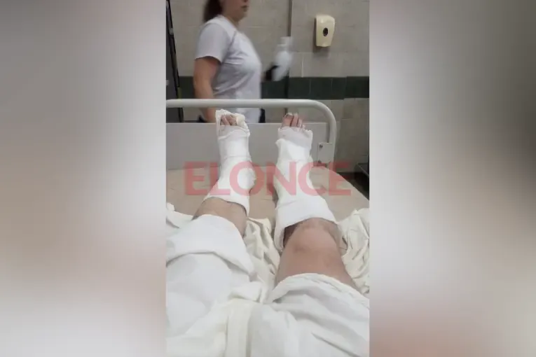 Se fracturó ambos tobillos en un accidente laboral y necesita ayuda para operarse