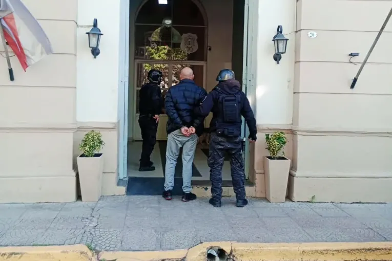 Se hicieron pasar por policías para cometer un robo: dos detenidos tras allanamientos