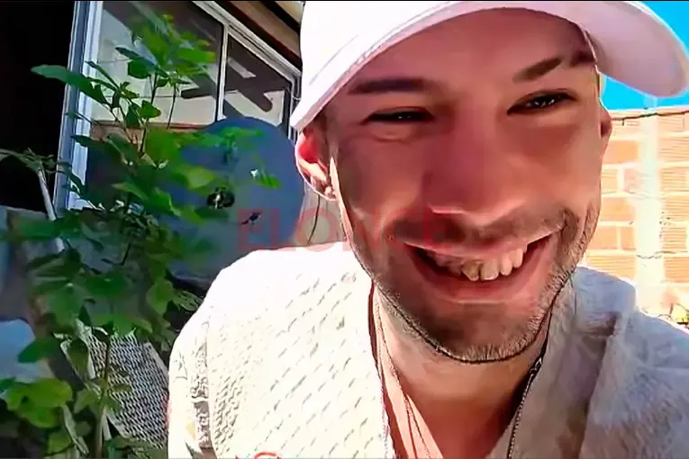 Se hizo viral cantando mientras trabajaba de albañil y ahora cumplirá su sueño de ser artista: «Siempre lo quise»