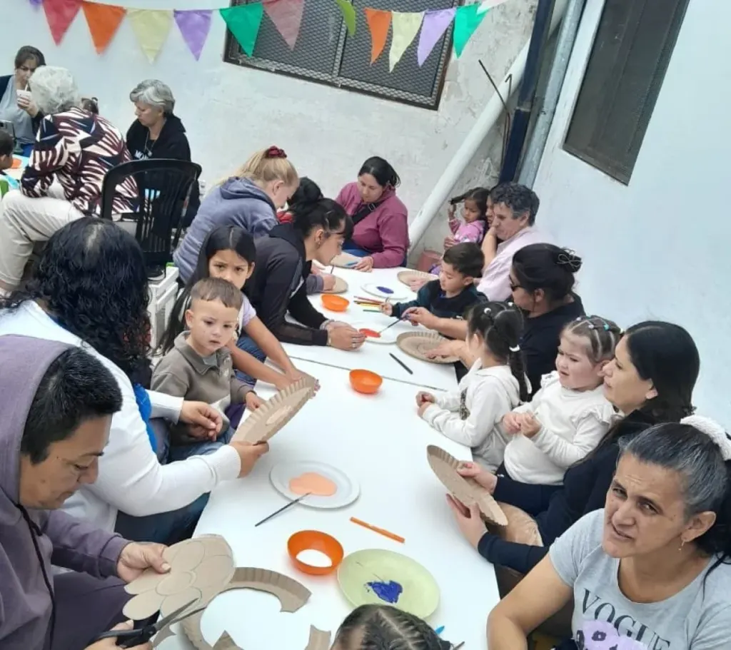 Se realizó una tarde de encuentro entre generaciones en el jardín Mi Casita