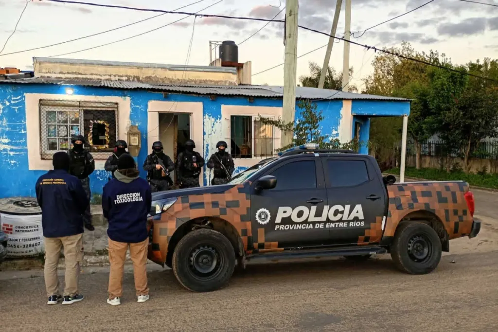 Secuestran 420 dosis de cocaína en cinco allanamientos simultáneos: tres detenidos