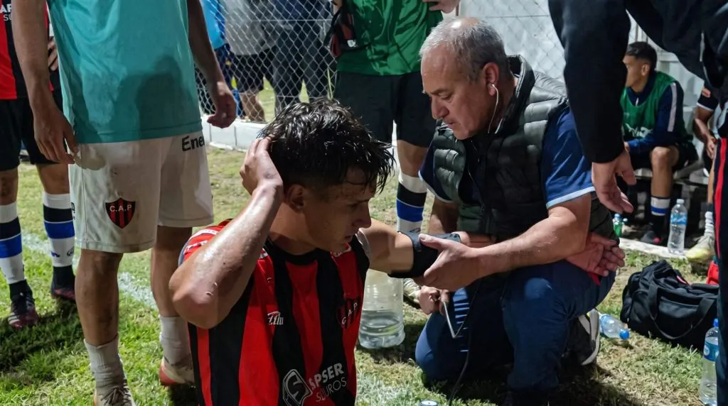 Seis jugadores de Patronato resultaron heridos tras una pelea en cancha de VF