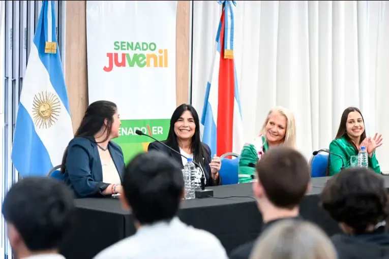 Senado Juvenil: estudiantes de Paraná presentaron proyectos y debatieron propuestas