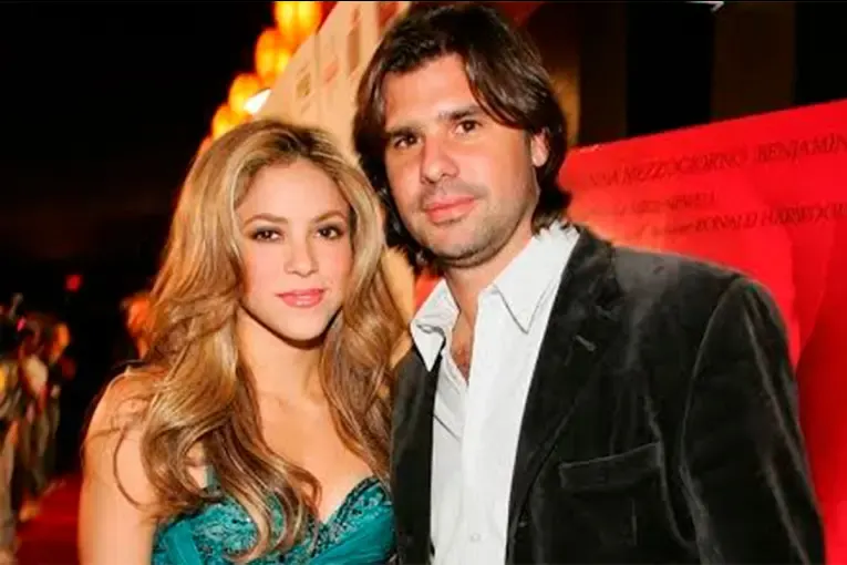 Shakira sorprendió al agradecer a Antonio de la Rúa en pleno concierto: «Amigo del alma»