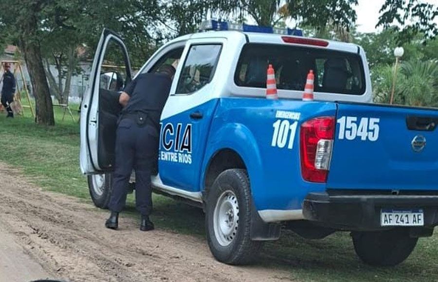Siniestro vial en Pueblo Liebig: un automóvil perdió el control e impactó contra el guardarraíl y un poste