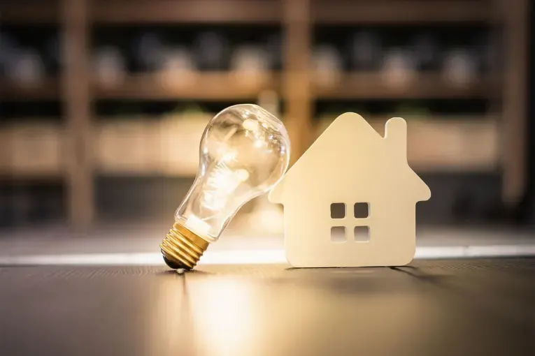 Subsidios a la luz: fijaron límites de hasta 500 kWh mensuales según la zona climática