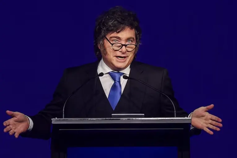“Tengo USD 125.000 millones en la billetera para enfrentar una corrida el año que viene”