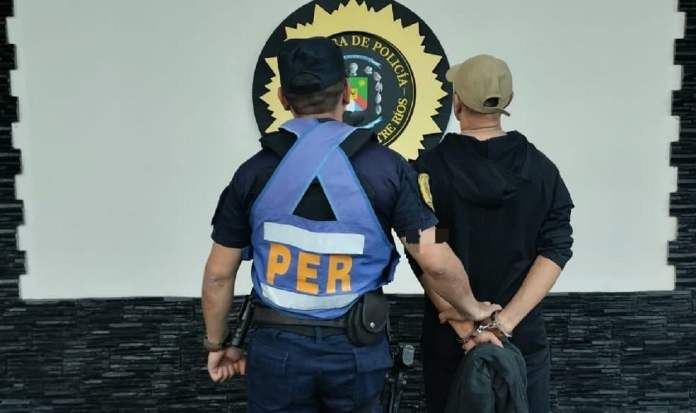 Tenía arresto domiciliario, salió de su casa y lo detuvieron