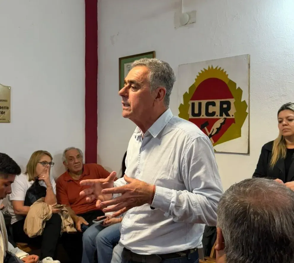 Tennen se reunió con militantes de Paraná y remarcó la necesidad de un plan integral de agua y transporte